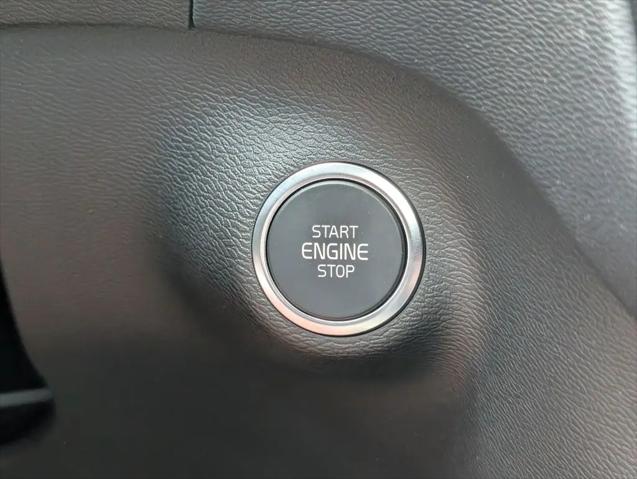 2026 Volvo XC40 Plus, B5 AWD Gas (mild hybrid), Dark