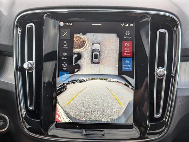 2026 Volvo XC40 Plus, B5 AWD Gas (mild hybrid), Dark