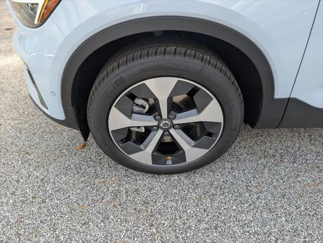 2026 Volvo XC40 Plus, B5 AWD Gas (mild hybrid), Dark