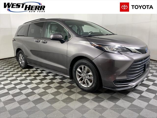 2022 Toyota Sienna LE