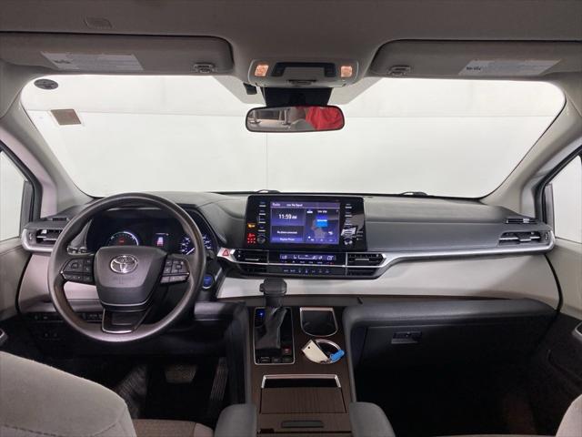 2022 Toyota Sienna LE