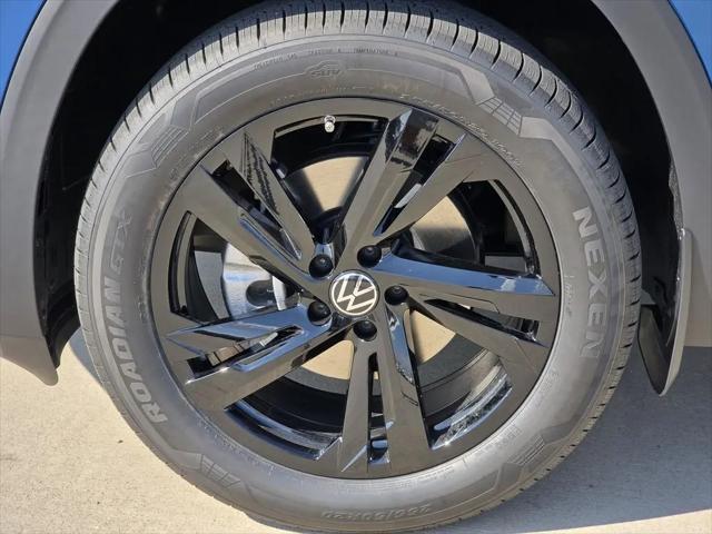 2026 Volkswagen Atlas Cross Sport SEL R-Line Black