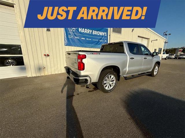 2021 Chevrolet Silverado 1500 4WD Crew Cab Short Bed Custom 2021 Chevrolet Silverado 1500 4WD Crew Cab Short Bed Custom