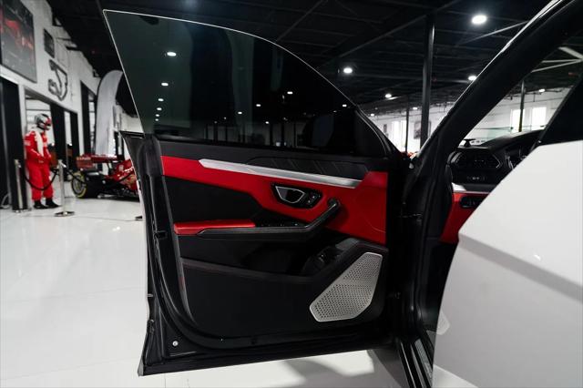 2019 Lamborghini Urus Standard