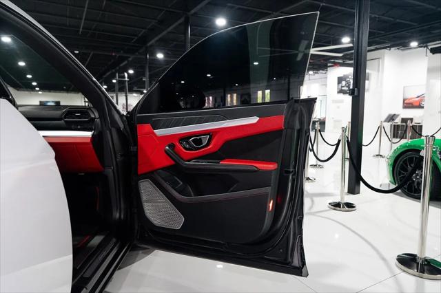 2019 Lamborghini Urus Standard