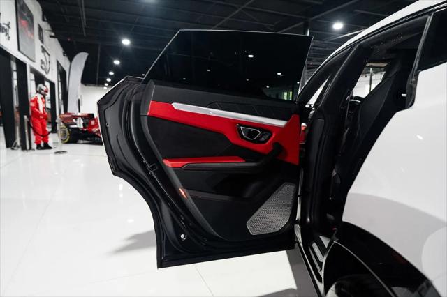 2019 Lamborghini Urus Standard