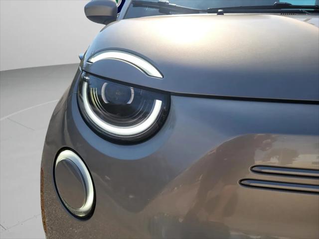 2025 Fiat 500e Giorgio Armani FWD