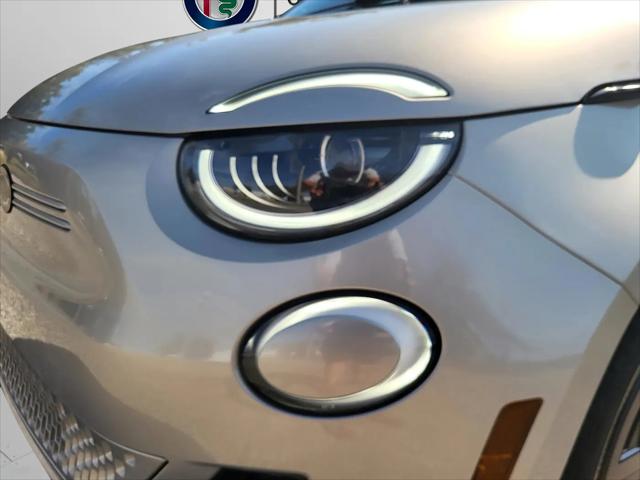2025 Fiat 500e Giorgio Armani FWD