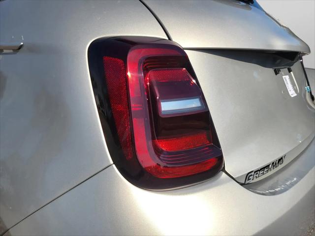 2025 Fiat 500e Giorgio Armani FWD