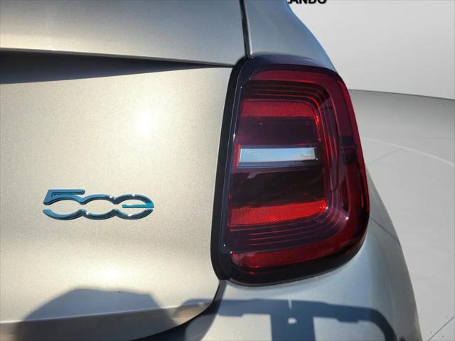 2025 Fiat 500e Giorgio Armani FWD