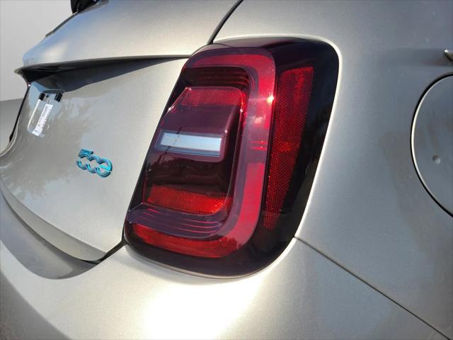 2025 Fiat 500e Giorgio Armani FWD