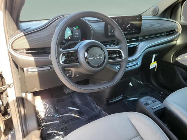 2025 Fiat 500e Giorgio Armani FWD