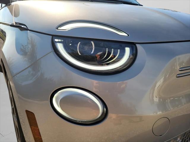 2025 Fiat 500e Giorgio Armani FWD
