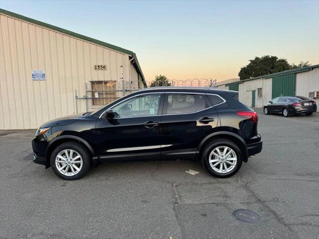 2017 Nissan Rogue Sport SV