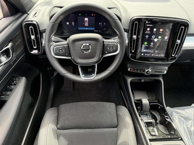 2026 Volvo XC40 Black Edition Ultra, B5 AWD Gas (mild hybrid)