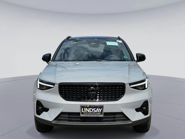 2026 Volvo XC40 Black Edition Ultra, B5 AWD Gas (mild hybrid)