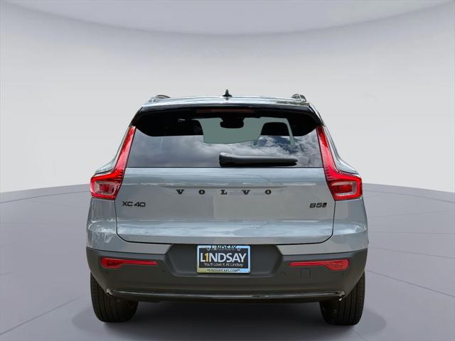 2026 Volvo XC40 Black Edition Ultra, B5 AWD Gas (mild hybrid)