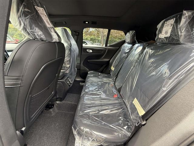 2026 Volvo XC40 Black Edition Ultra, B5 AWD Gas (mild hybrid)