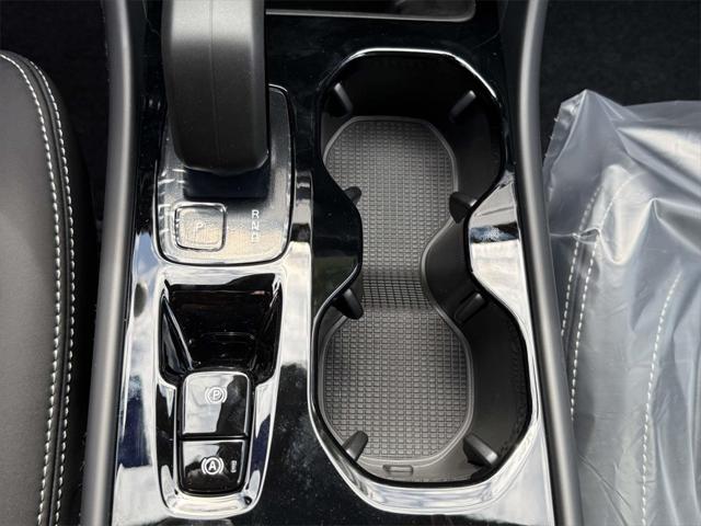 2026 Volvo XC40 Black Edition Ultra, B5 AWD Gas (mild hybrid)