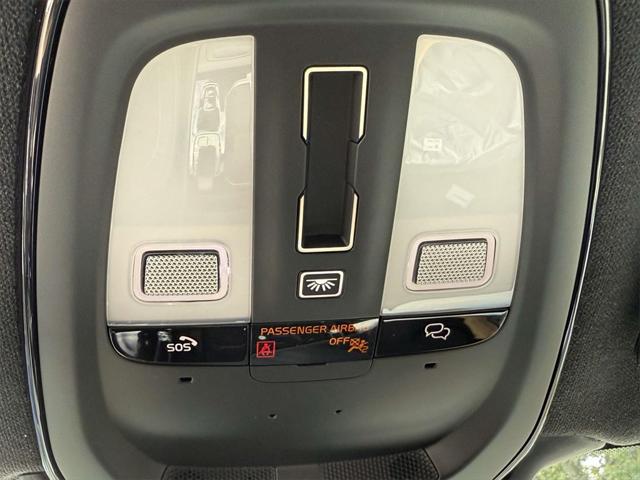 2026 Volvo XC40 Black Edition Ultra, B5 AWD Gas (mild hybrid)