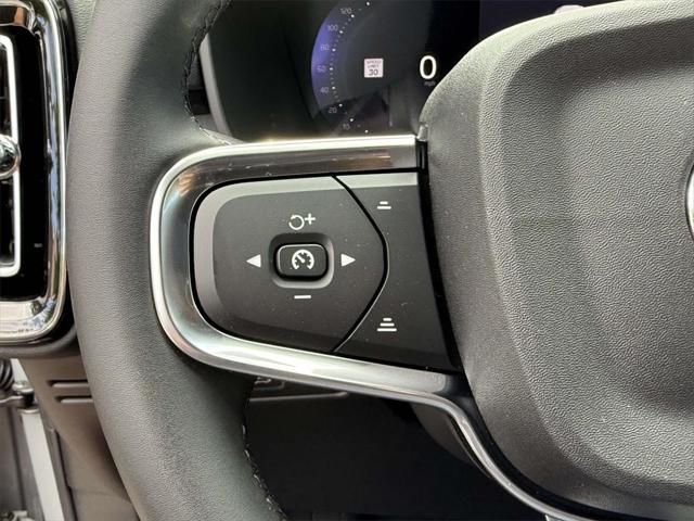 2026 Volvo XC40 Black Edition Ultra, B5 AWD Gas (mild hybrid)