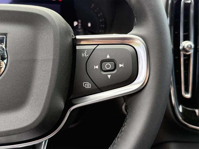 2026 Volvo XC40 Black Edition Ultra, B5 AWD Gas (mild hybrid)