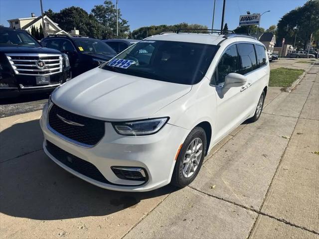 2021 Chrysler Pacifica Touring L for sale in Milwaukee, WI