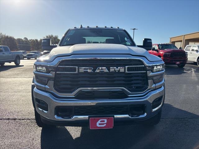 2026 RAM Ram 5500 Chassis Cab RAM 5500 TRADESMAN CHASSIS CREW CAB 4X4 84 CA