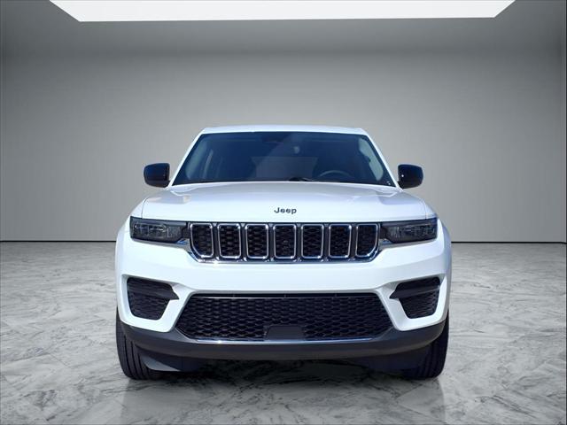 2023 Jeep Grand Cherokee Laredo 4x2