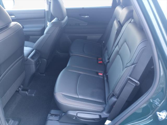 2025 Nissan Pathfinder SL FWD