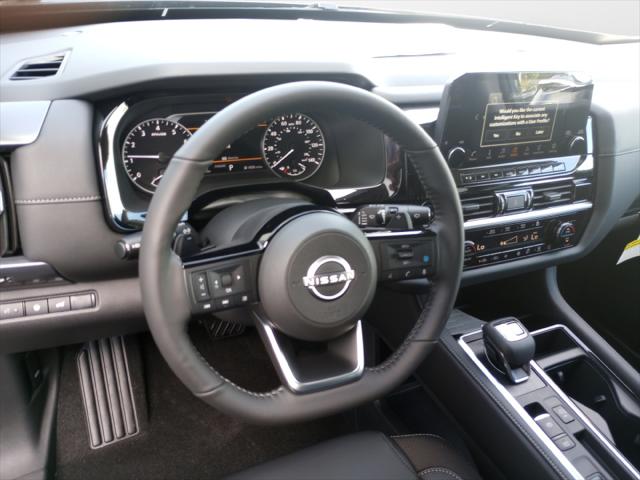 2025 Nissan Pathfinder SL FWD