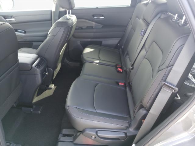 2025 Nissan Pathfinder SL FWD