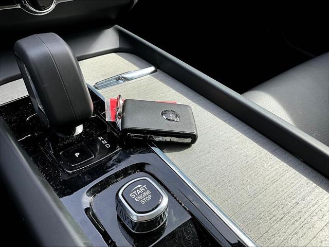 2025 Volvo XC60 B5 Plus