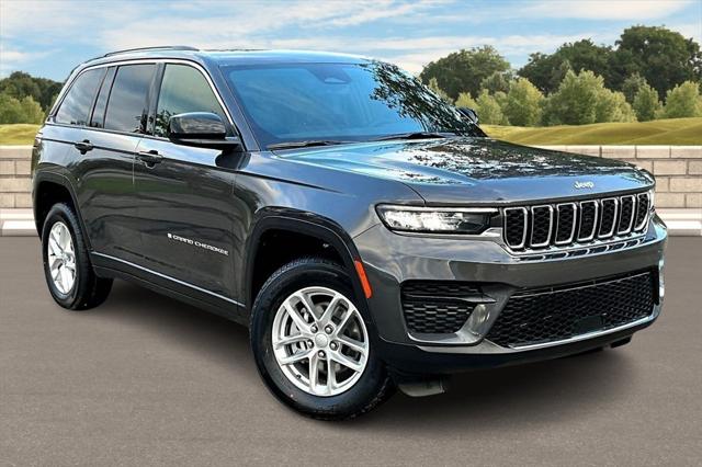 2025 Jeep Grand Cherokee GRAND CHEROKEE LAREDO X 4X4