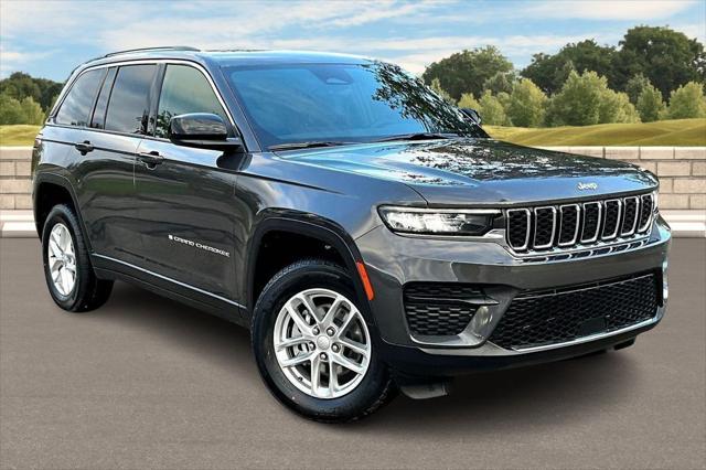2025 Jeep Grand Cherokee GRAND CHEROKEE LAREDO X 4X4