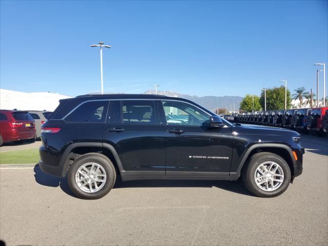 2025 Jeep Grand Cherokee GRAND CHEROKEE LAREDO X 4X4