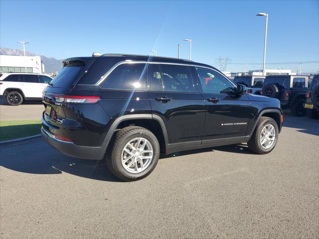 2025 Jeep Grand Cherokee GRAND CHEROKEE LAREDO X 4X4