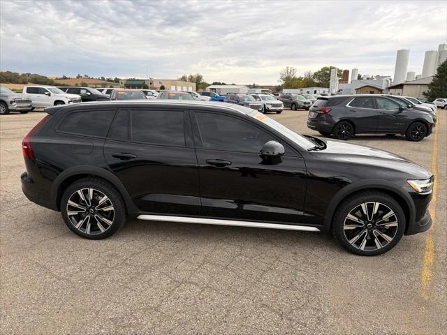 2023 Volvo V60 Cross Country B5 Ultimate 2023 Volvo V60 Cross Country B5 Ultimate
