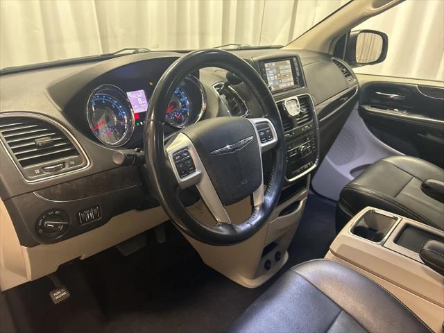 2016 Chrysler Town and Country Touring 2016 Chrysler Town and Country Touring