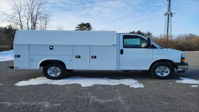 2025 GMC Savana Cutaway Work Van