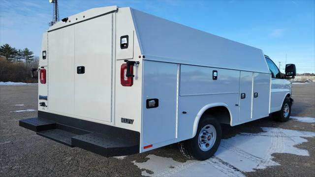 2025 GMC Savana Cutaway Work Van