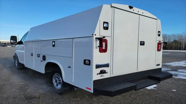 2025 GMC Savana Cutaway Work Van
