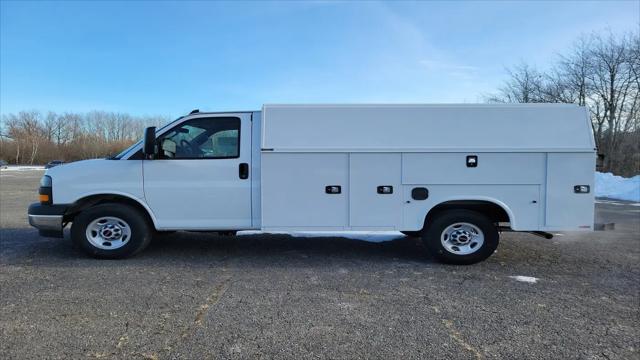 2025 GMC Savana Cutaway Work Van