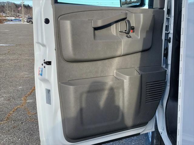 2025 GMC Savana Cutaway Work Van