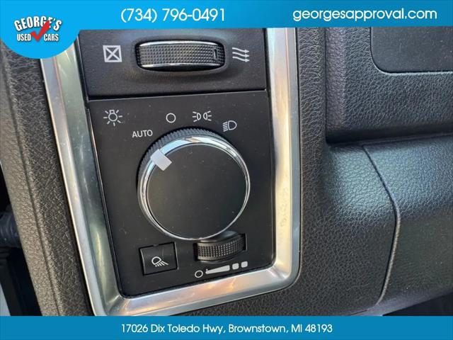 2023 Ram 1500 Classic SLT Crew Cab 4x2 5'7" Box