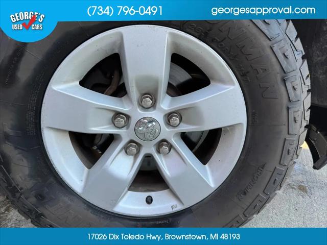 2023 Ram 1500 Classic SLT Crew Cab 4x2 5'7" Box