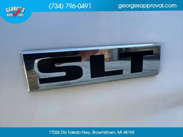 2023 Ram 1500 Classic SLT Crew Cab 4x2 5'7" Box