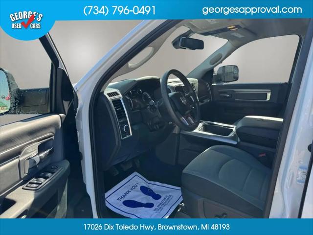 2023 Ram 1500 Classic SLT Crew Cab 4x2 5'7" Box
