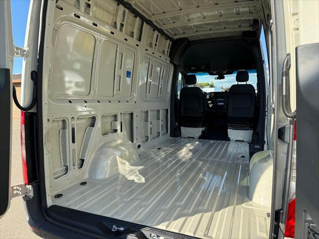 2026 Mercedes-Benz Sprinter Cargo Van Standard Roof 4-Cyl Diesel HO