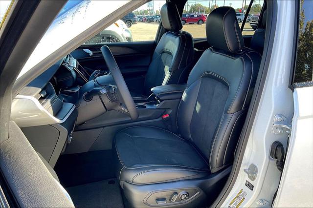 New 2025 Jeep Grand Cherokee L For Sale in Millington, TN